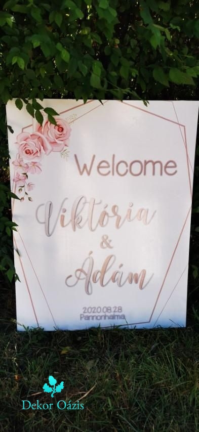 Esküvői Welcome fa tábla - Választható szöveggel és színben