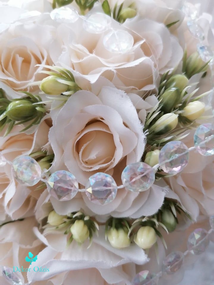 Élethű rózsa esküvői mennyasszonyi csokor gyöngy füzérrel - Más színben is kérhető