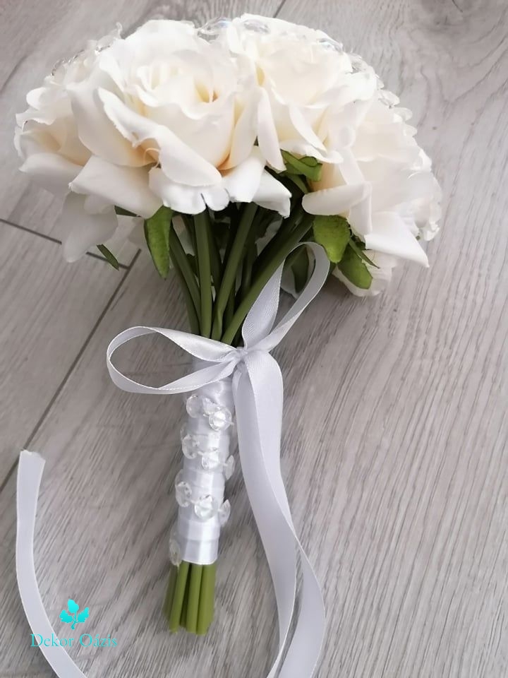 Élethű rózsa esküvői mennyasszonyi csokor gyöngy füzérrel - Más színben is kérhető