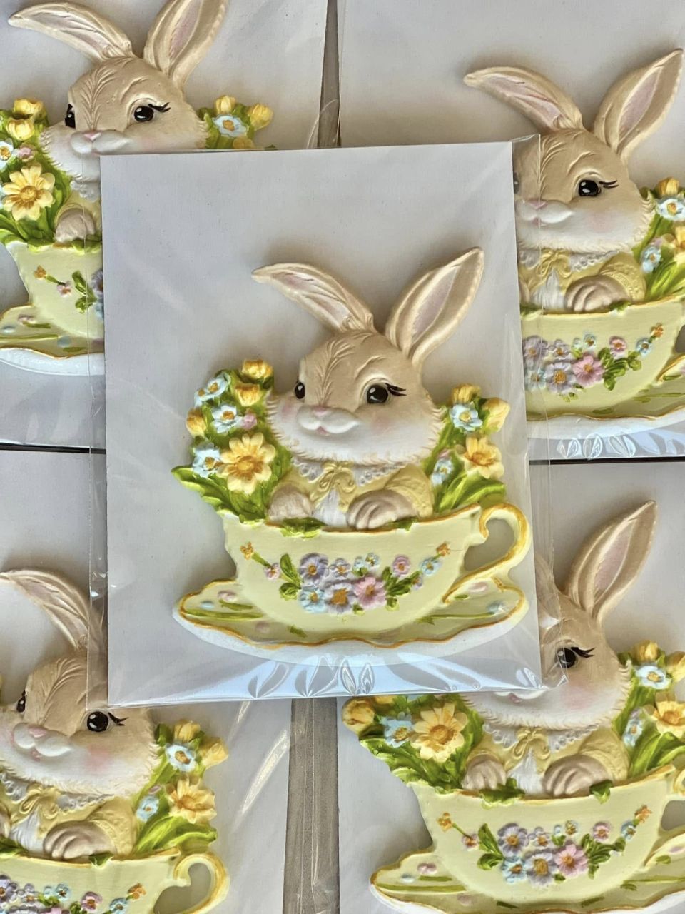 Gipsz cuki nyuszika csészében - 2 színben 