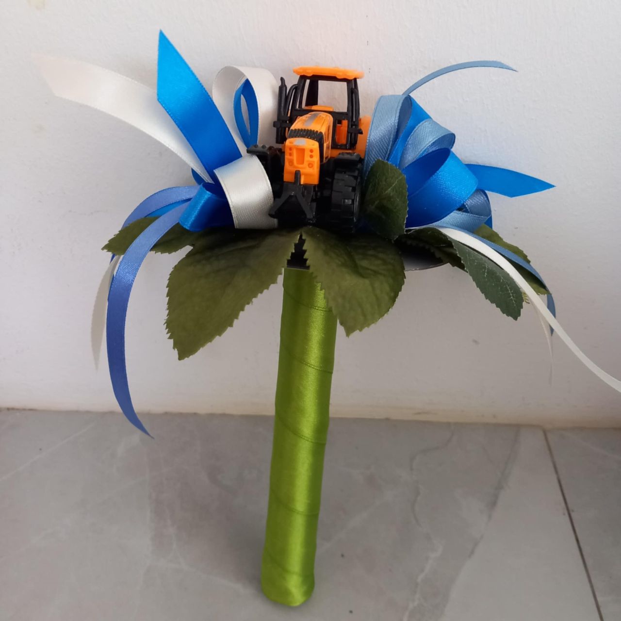 Ballagási csokor traktorral szalaggal 24cm - Narancs 2