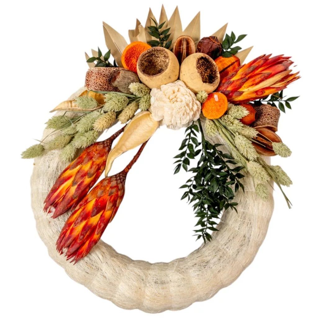 Szizálos szalma koszorú proteás szárazvirággal 28cm Szizálos szalma koszorú proteás szárazvirággal 28cm