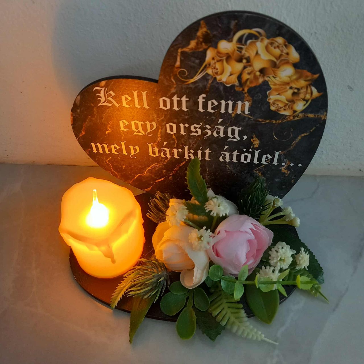 Fa kegyeleti kis talpas dísz mécsessel - Kell ott fent egy ország