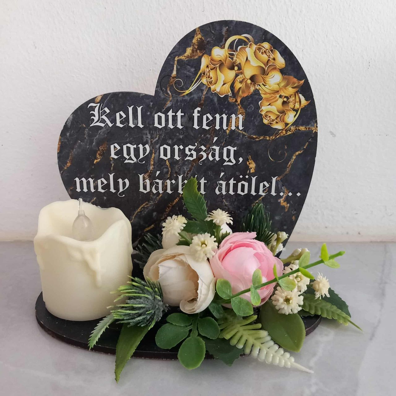 Fa kegyeleti kis talpas dísz mécsessel - Kell ott fent egy ország