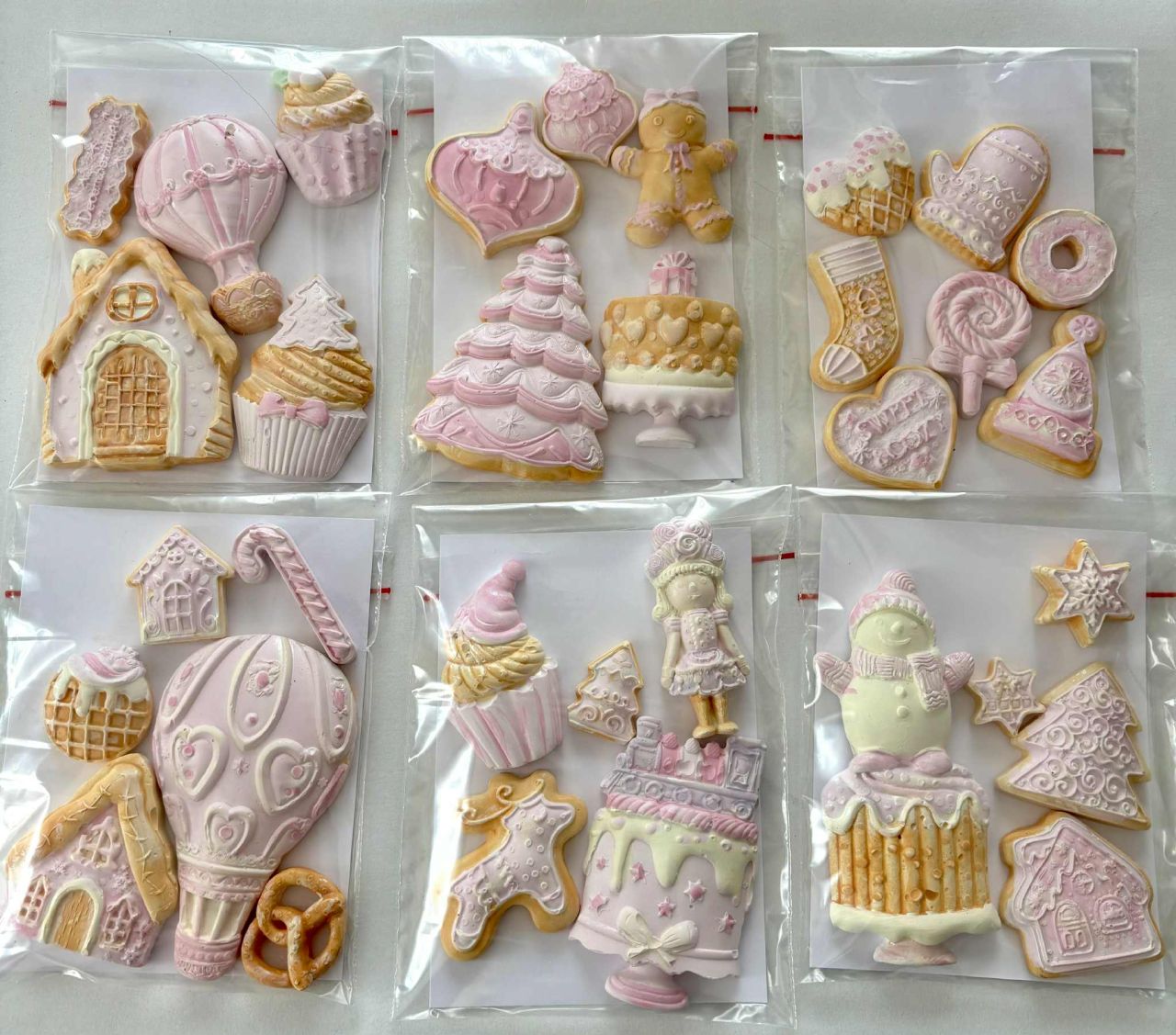 Gipsz lapos karácsonyi vegyes süti dísz szettek - 2 színben Gipsz lapos karácsonyi vegyes süti dísz szettek - 2 színben