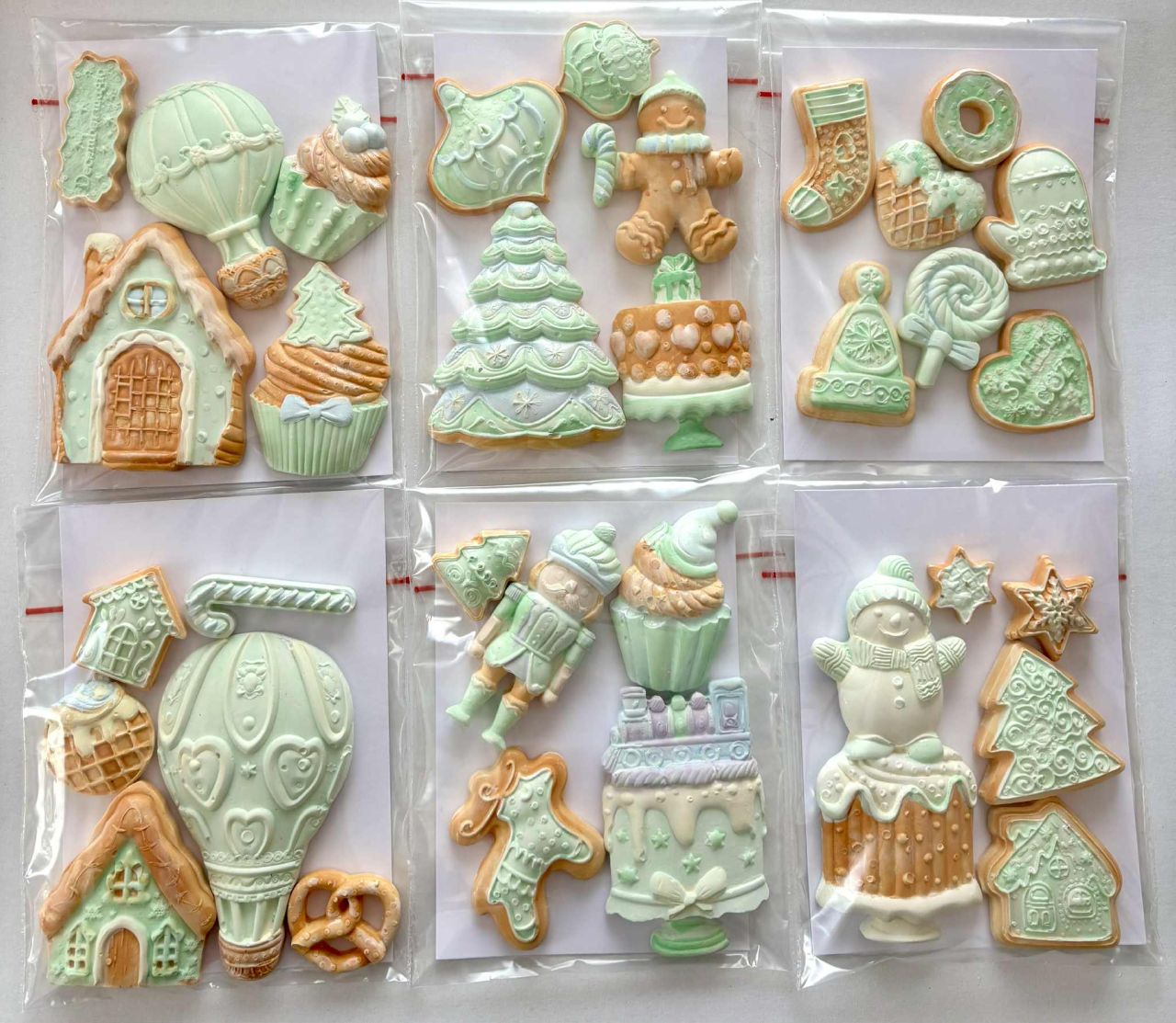 Gipsz lapos karácsonyi vegyes süti dísz szettek - 2 színben Gipsz lapos karácsonyi vegyes süti dísz szettek - 2 színben