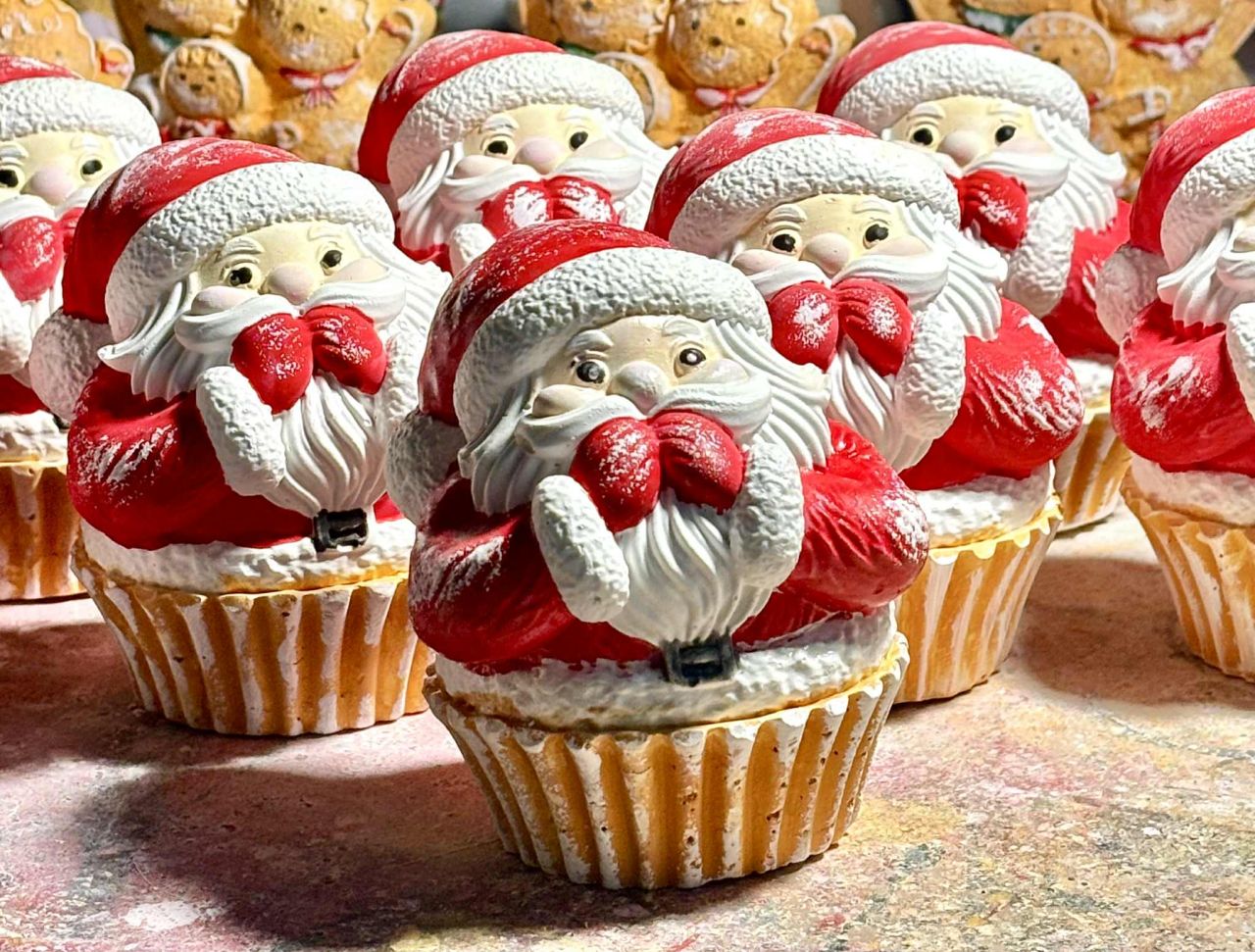 Gipsz 3D-s télapós muffin - 2 színben Gipsz 3D-s télapós muffin - 2 színben