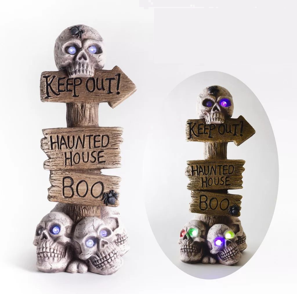 Kültéri koponyák és tábla leddel Kültéri koponyák és tábla leddel