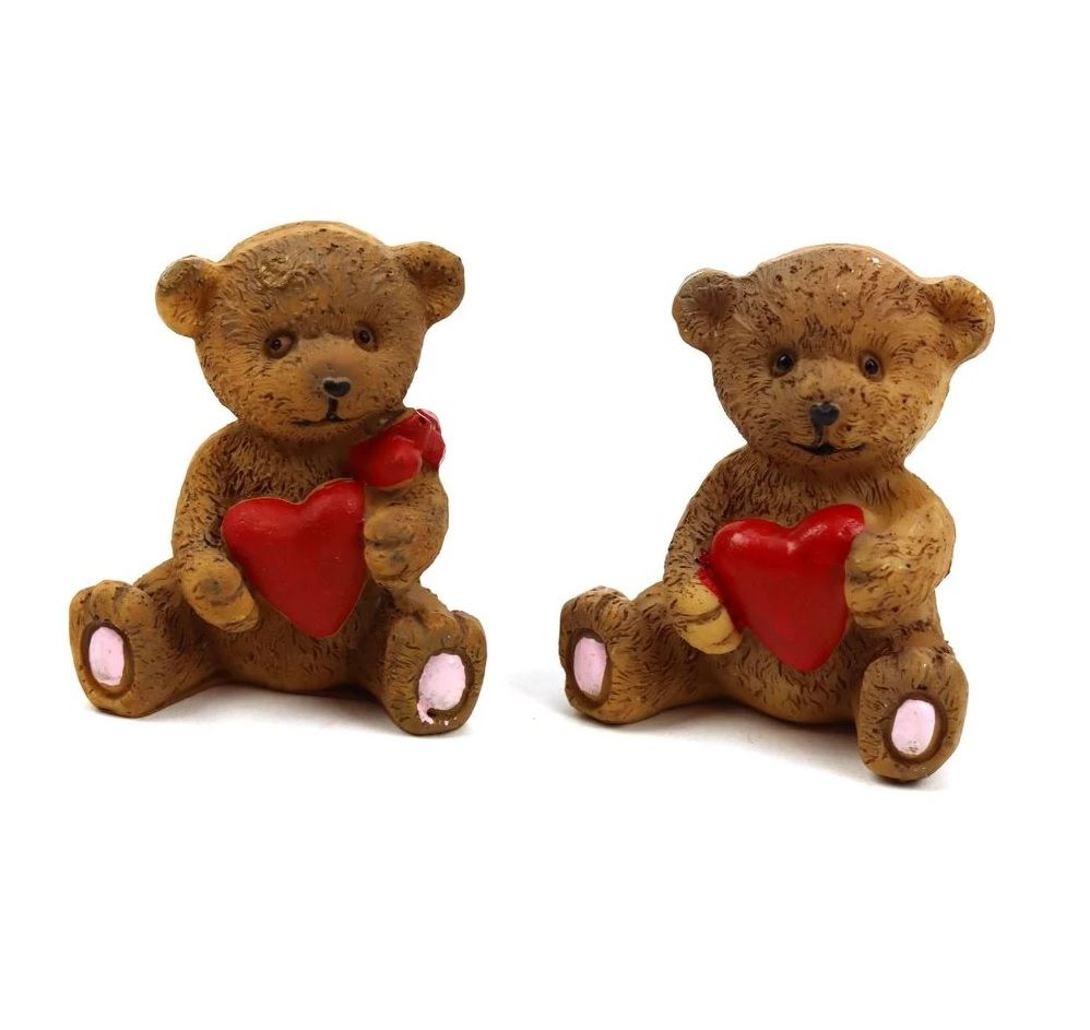 Ülő maci figura szívvel -2 féle