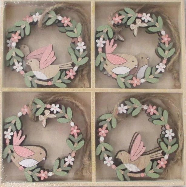 Fa akasztós koszorú madarakkal 8 db / csomag