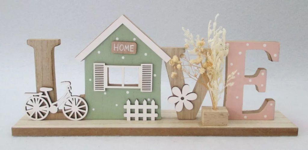 Fa Love felirat házzal 30 x 13 cm