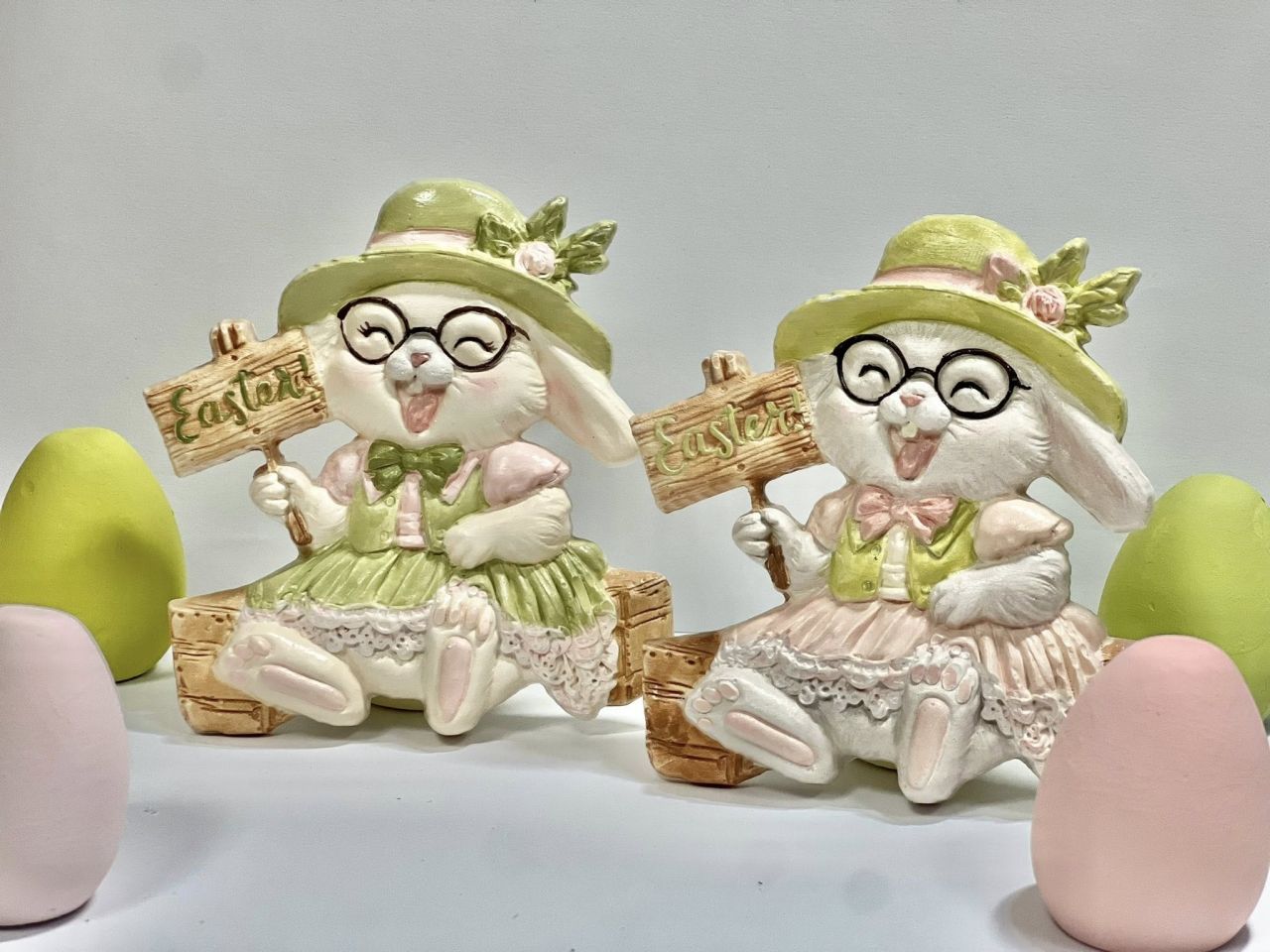 Gipsz nyuszika táblával - 2 színben Gipsz nyuszika táblával - 2 színben