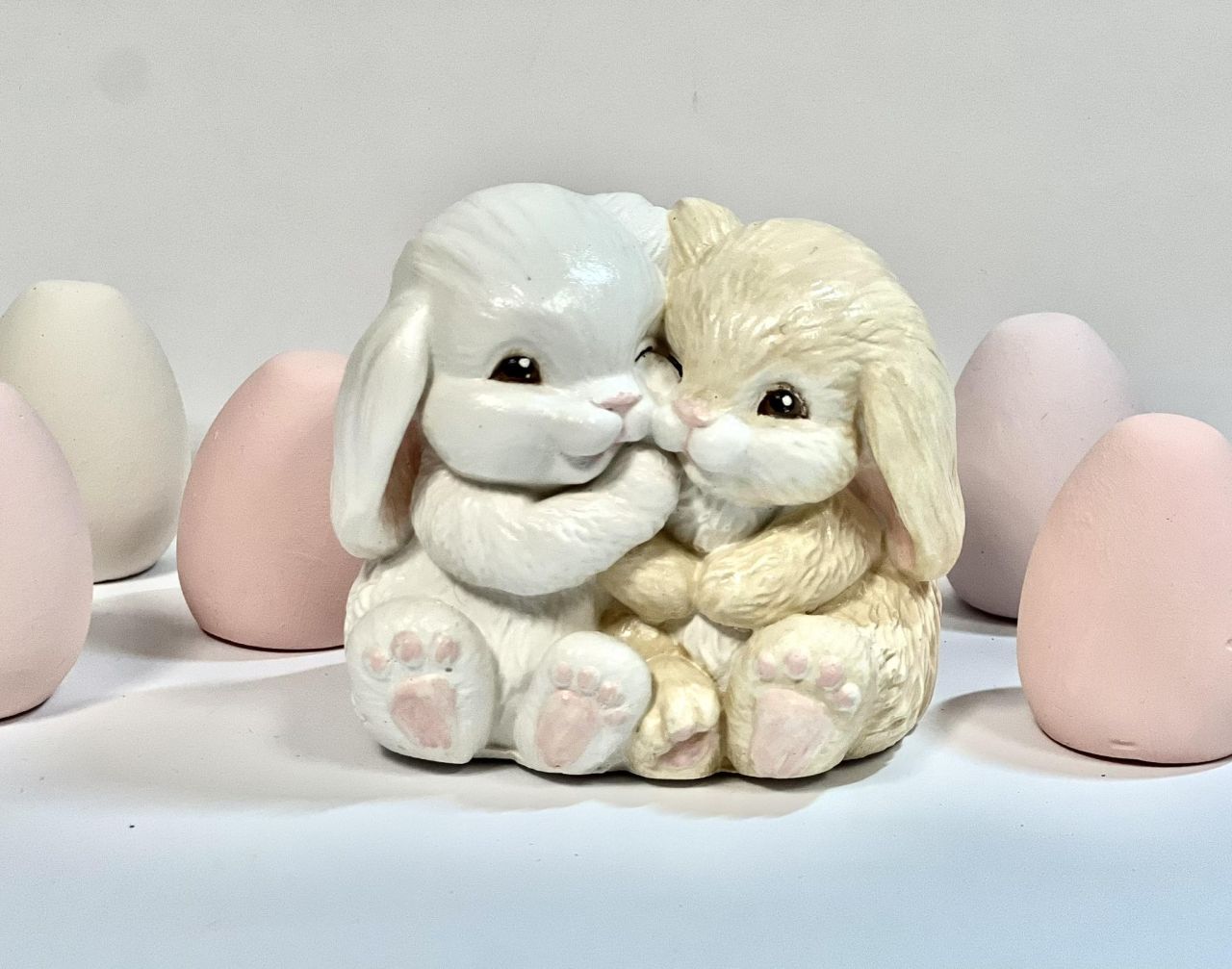 Gipsz ölelkező nyuszikák Gipsz ölelkező nyuszikák