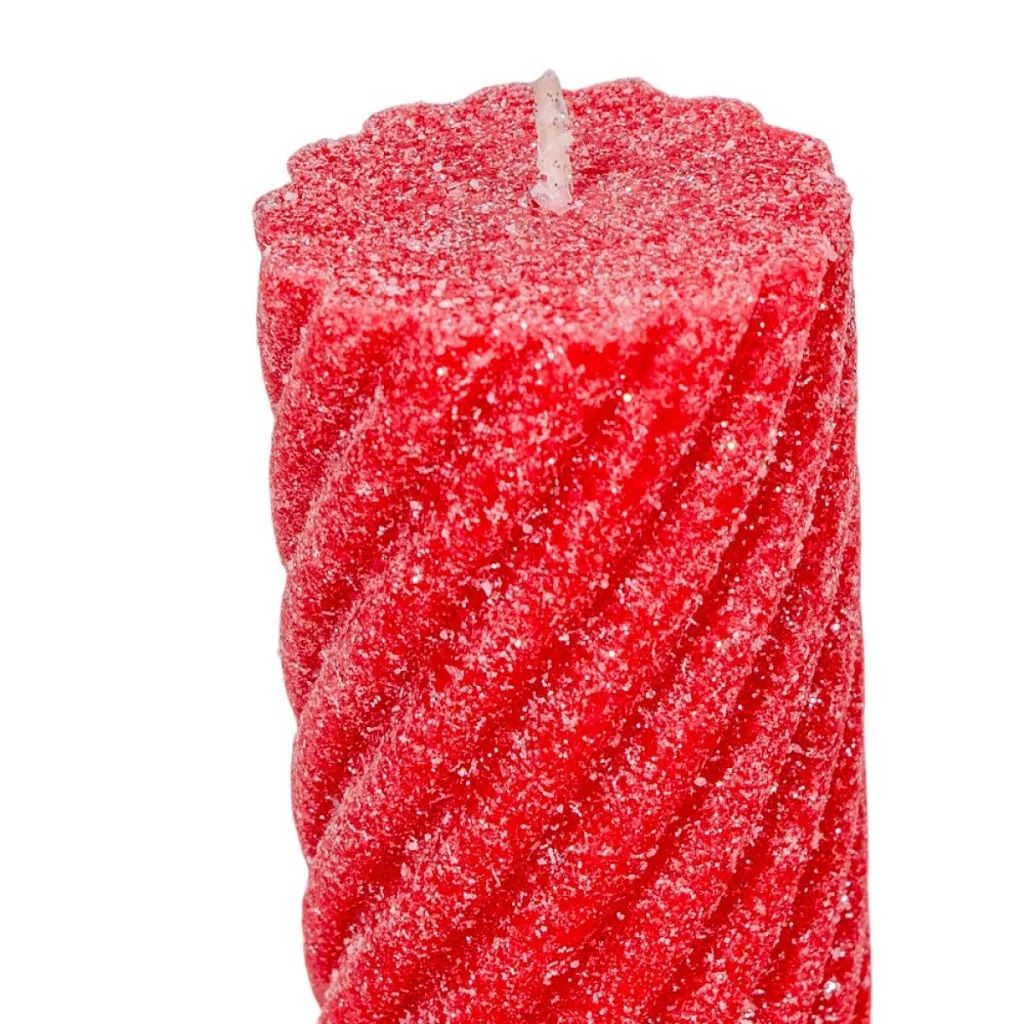 Bársonyhatású glitteres csavart henger gyertya 5,5 × 10 cm – 4 színben Bársonyhatású glitteres csavart henger gyertya 5,5 × 10 cm – 4 színben