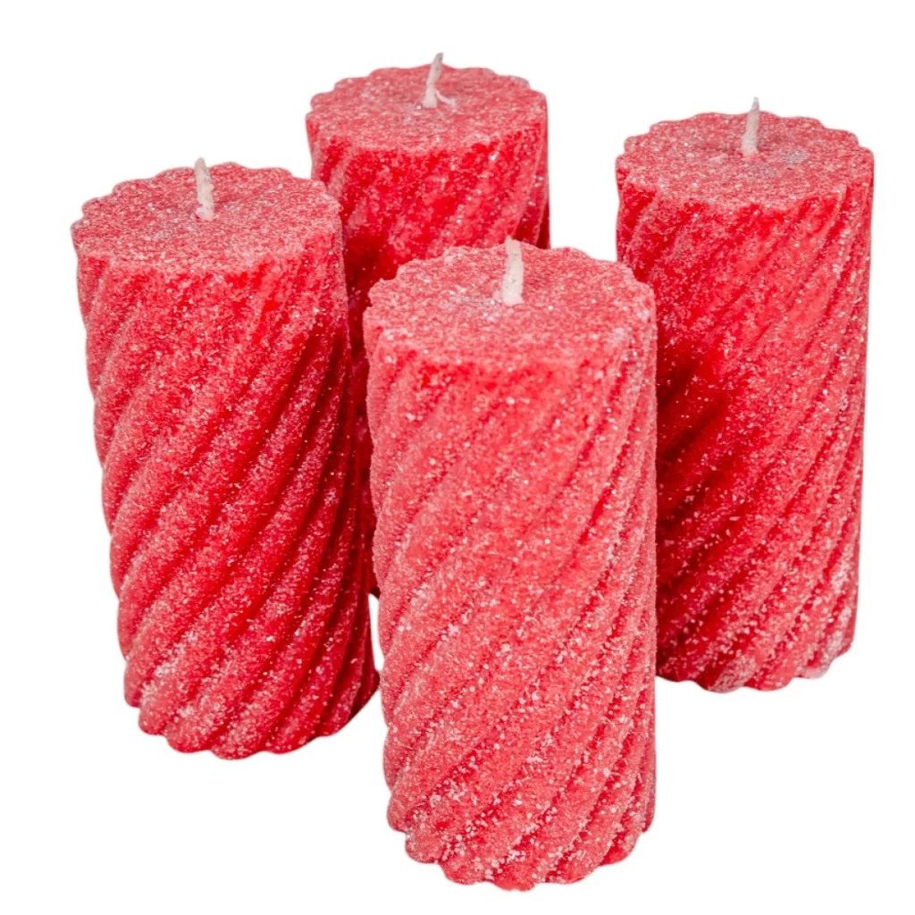 Bársonyhatású glitteres csavart henger gyertya 5,5 × 10 cm – 4 színben Bársonyhatású glitteres csavart henger gyertya 5,5 × 10 cm – 4 színben