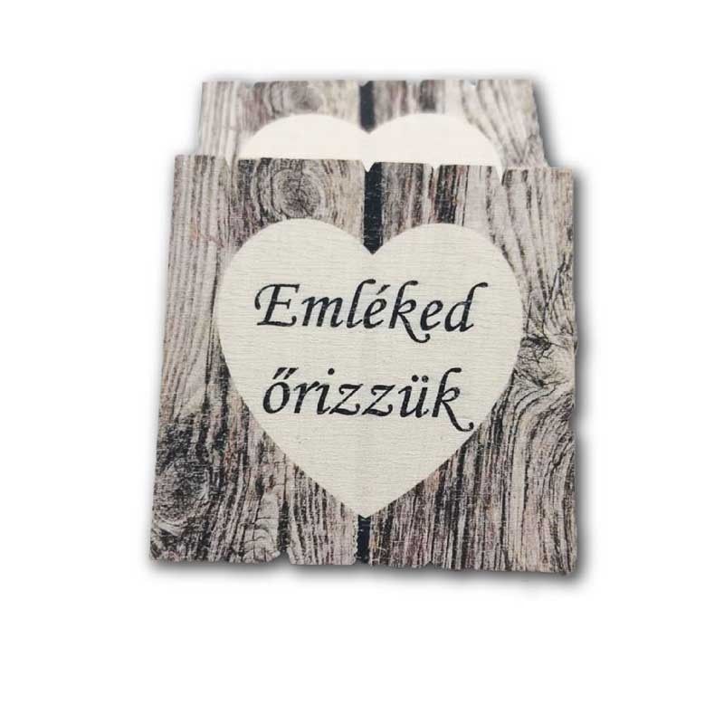 Kegyeleti fa táblácska fehér szívvel 5 × 5 cm – többféle felirattal Kegyeleti fa táblácska fehér szívvel 5 × 5 cm – többféle felirattal