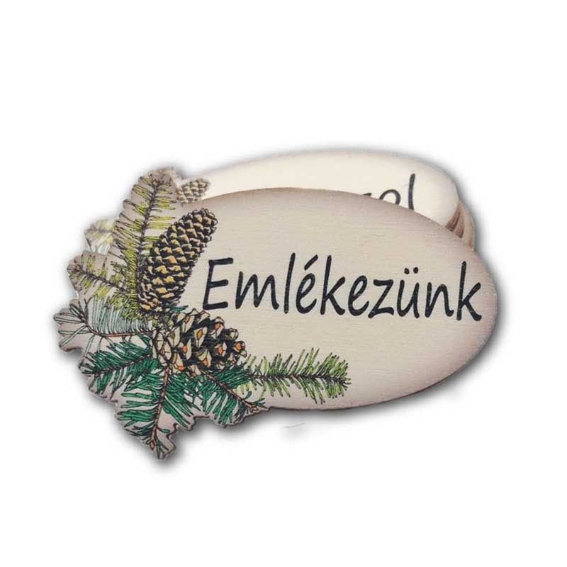 Kegyeleti fa táblácska toboz-fenyőág mintával 5 × 7,5 cm – 3 felirattal Kegyeleti fa táblácska toboz-fenyőág mintával 5 × 7,5 cm – 3 felirattal
