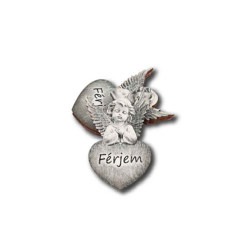 Angyal szívecskén, kőhatású kegyeleti dísz – többféle felirattal, 5 × 7,5 cm Angyal szívecskén, kőhatású kegyeleti dísz – többféle felirattal, 5 × 7,5 cm