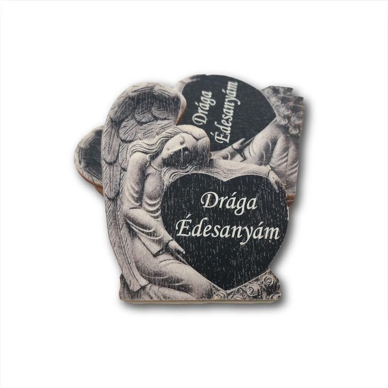 Szívet tartó angyal fa tábla – „Drága Édesanyám” kegyeleti dísz, 8 × 6,5 cm