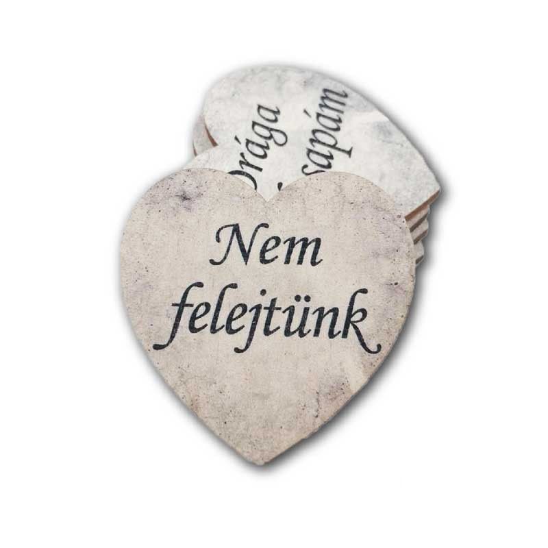 Kőhatású emlékszív fa dísz – 5 × 5 cm, 9 féle felirattal Kőhatású emlékszív fa dísz – 5 × 5 cm, 9 féle felirattal