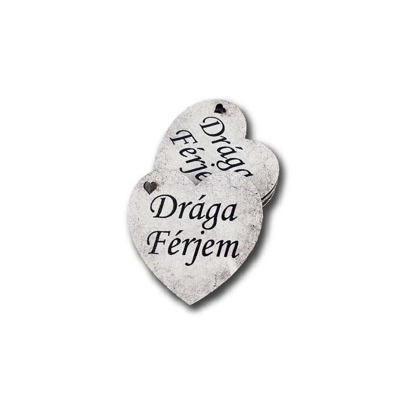 Kőhatású emlékszív fa dísz – 5 × 5 cm, 9 féle felirattal Kőhatású emlékszív fa dísz – 5 × 5 cm, 9 féle felirattal