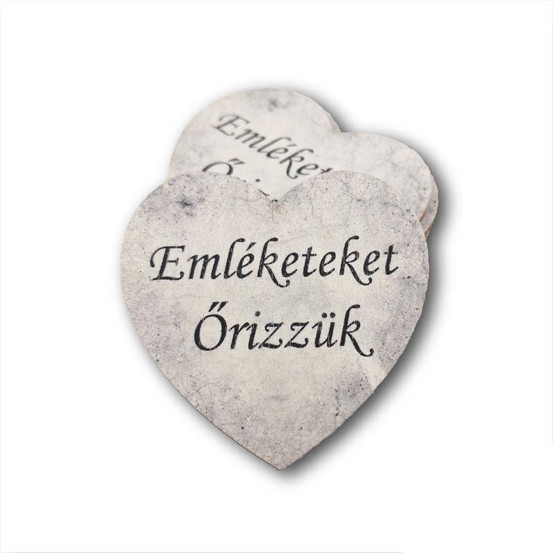 Kőhatású emlékszív fa dísz – 5 × 5 cm, 9 féle felirattal Kőhatású emlékszív fa dísz – 5 × 5 cm, 9 féle felirattal