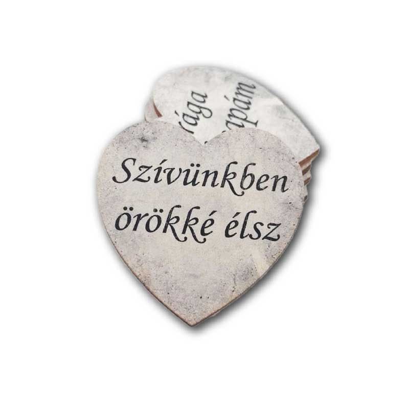 Kőhatású emlékszív fa dísz – 5 × 5 cm, 9 féle felirattal Kőhatású emlékszív fa dísz – 5 × 5 cm, 9 féle felirattal