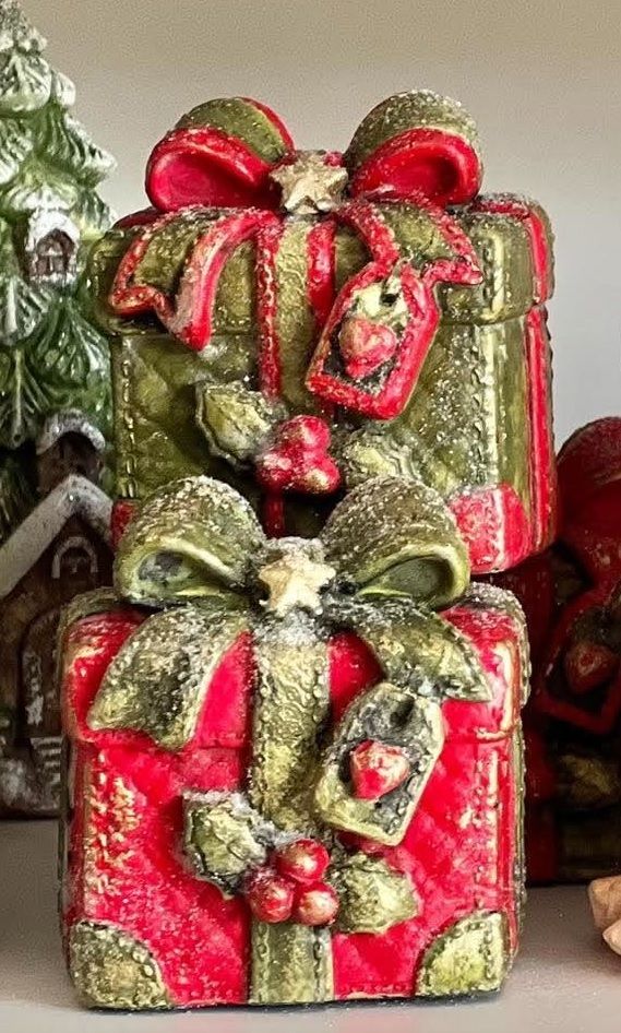 Gipsz ajándékdoboz figura – 2 színben, magyar kézműves dekoráció Gipsz ajándékdoboz figura – 2 színben, magyar kézműves dekoráció